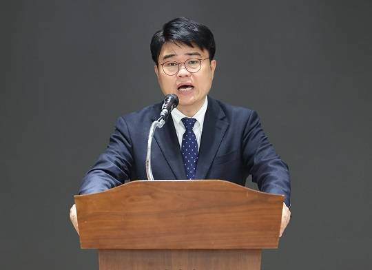 임현택 대한소아청소년의사회장이 26일 서울 용산구 대한의사협회 회관에서 열린 제42대 대한의사협회 회장 선거 결선 개표에서 당선소감을 밝히고 있다. 사진=뉴시스