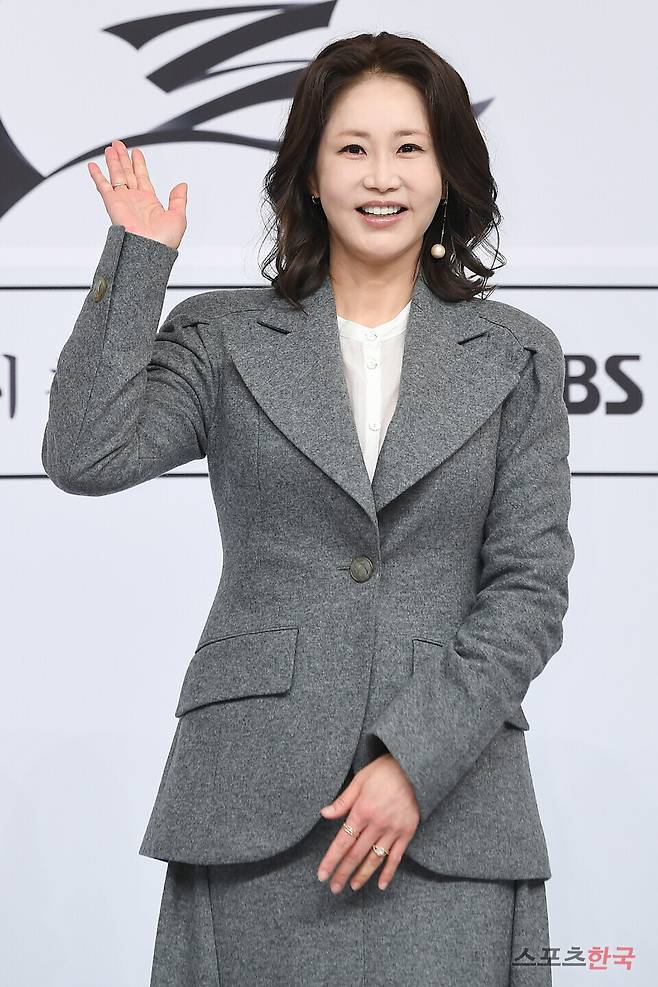 SBS 새 금토드라마 '7인의 부활' 제작발표회에 참석한 배우 신은경. ⓒ이혜영 기자 lhy@hankooki.com