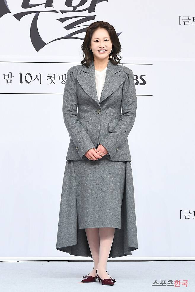 SBS 새 금토드라마 '7인의 부활' 제작발표회에 참석한 배우 신은경. ⓒ이혜영 기자 lhy@hankooki.com