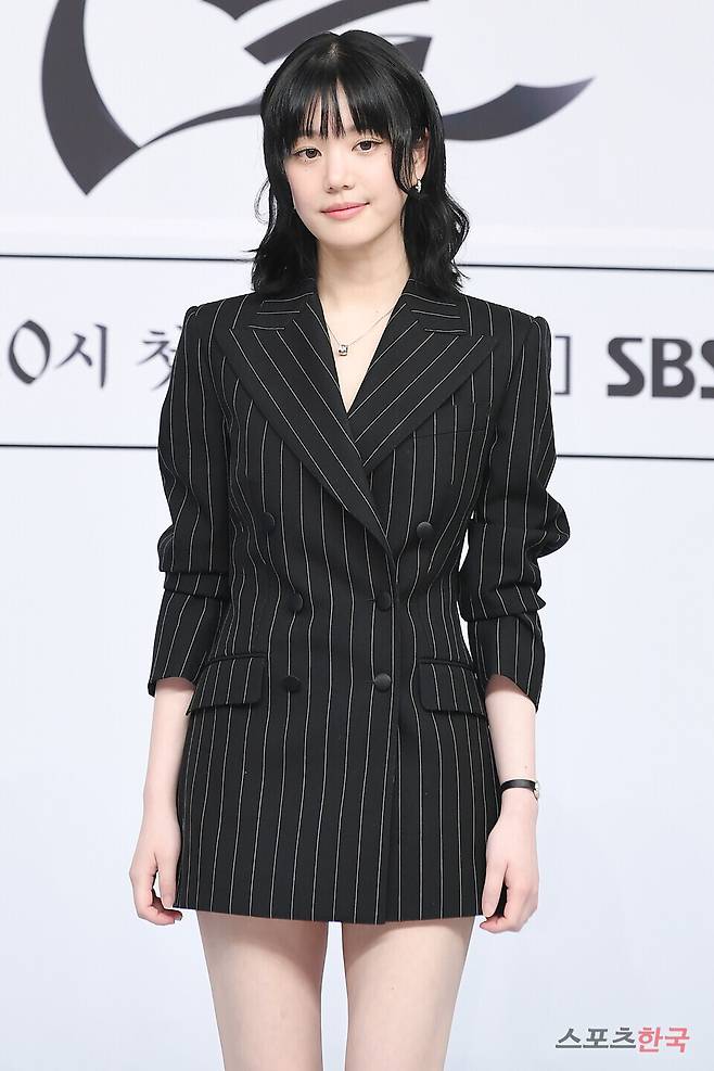 SBS 새 금토드라마 '7인의 부활' 제작발표회에 참석한 배우 이유비. ⓒ이혜영 기자 lhy@hankooki.com