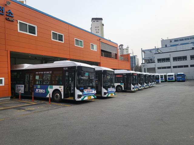 경기 성남시 한 시내버스 차고지에 버스가 대기하고 있다. 성남시 제공