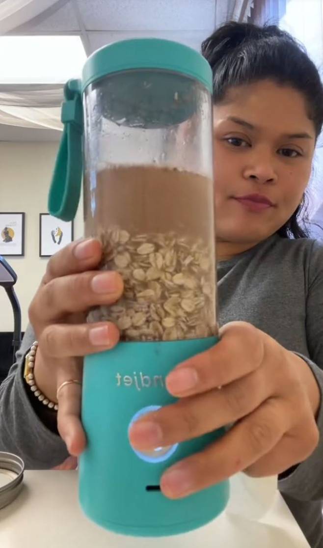 틱톡커 렌티아가​ 오트젬픽을 만드는 모습./사진=틱톡 채널 'withlove.renita' 캡처