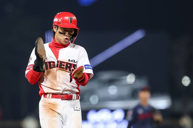 27일 광주 롯데전에서 출루에 성공한 박찬호의 모습. KIA 제공