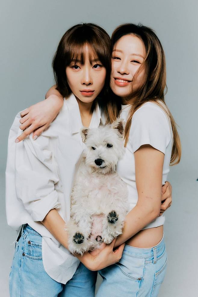 여성 패션 브랜드 ‘글로니’의 최제인 대표(오른쪽)와 최지호 디렉터. <글로니>