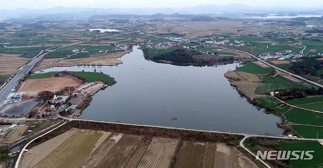 준설사업 대상지로 선정된 해남 관춘저수지 전경. (사진=농어촌공사 제공) photo@newsis.com *재판매 및 DB 금지