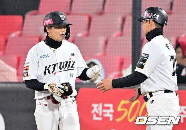 [OSEN=수원, 조은정 기자]5회말 2사 만루 KT 김상수가 적시타를 날린 뒤 기뻐하고 있다. 2024.03.28 / cej@osen.co.kr