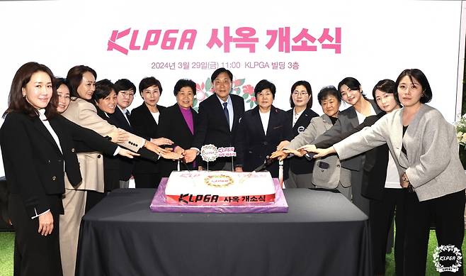 KLPGA가 29일 서울 강동구 길동에서 KLPGA 사옥 개소식을 진행했다. (KLPGA 제공)