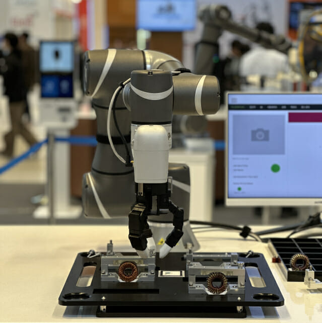 테솔로가 SFAW 2024서 테크맨로봇·블럭나인과 함께 선보인 조립 자동화 솔루션 (사진=테솔로)