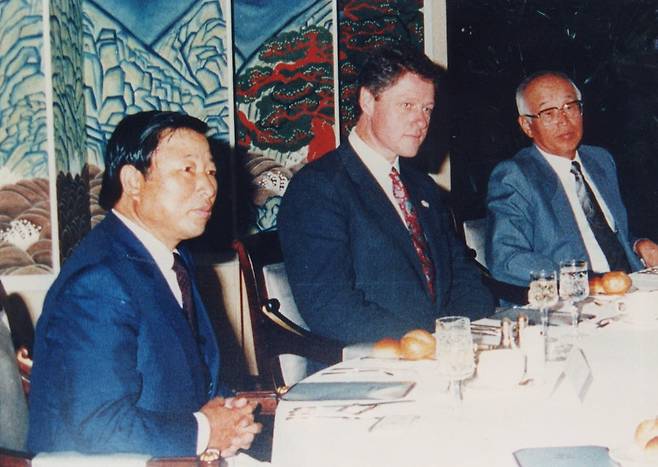 1988년 8월 빌 클린턴 미국 대통령과 경제협력을 논의하는 조석래 효성그룹 명예회장의 모습. 사진=효성그룹