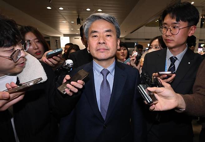 ▲ 해병대 채모 상병 순직 사건 외압 의혹으로 수사받는 이종섭 주호주 대사가 21일 인천 영종도 인천국제공항 제1터미널을 통해 귀국하고 있다. ⓒ 연합뉴스