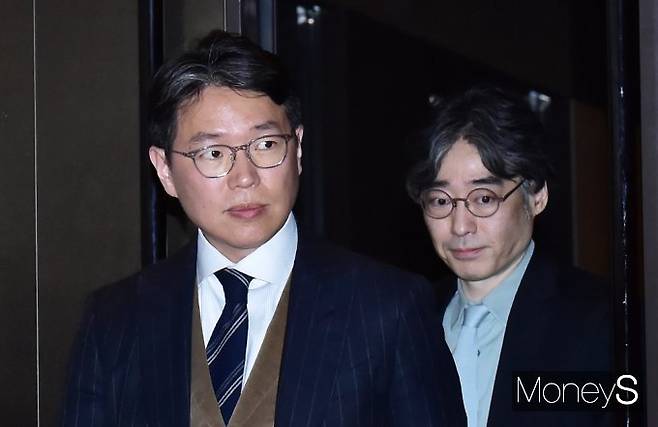 사진은 지난 28일 제51기 한미사이언스 정기 주주총회를 마친 임종훈(왼쪽)·종윤 사장./사진=임한별 기자