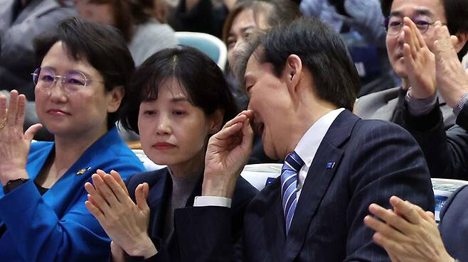 조국혁신당 비례대표 1번 박은정 후보와 조국 대표