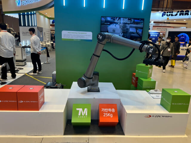 테크맨로봇 AI 코봇 팔레타이징 작업 시연 (사진=지디넷코리아 신영빈 기자)