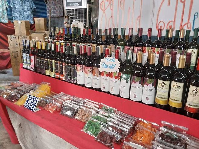 달콤한 맛이 특징인 딸기 와인, 로즈 와인.