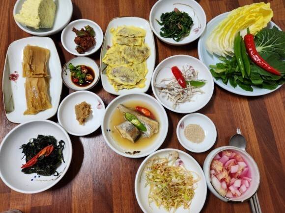 육전을 포함한 ’연화’의 상차림. 이윤화 제공