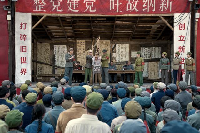 '삼체'는 문화혁명의 광풍이 불던 1960년대 중국을 이야기의 출발점으로 두고 있다. 문화혁명 당시 홍위병의 반동 처형 장면은 중국인들의 반발을 샀다. 넷플릭스 제공