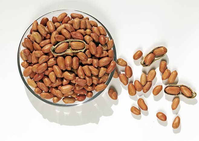 사과 말고도 땅콩, 양파, 단호박, 귤을 껍질과 함께 먹으면 건강에 좋다./사진=클립아트코리아