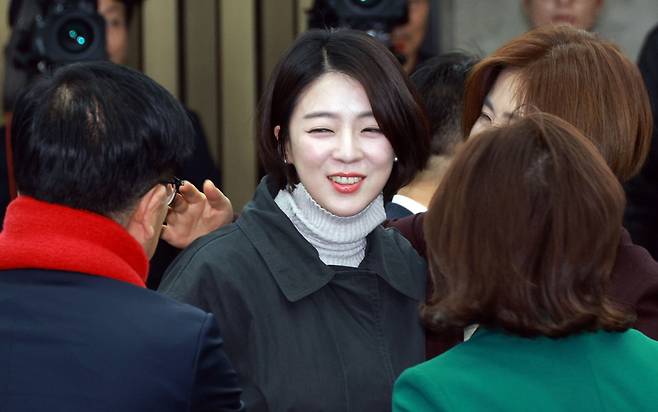 국민의힘 배현진 의원이 19일 국회에서 열린 국민의힘 의원총회에 참석하고 있다. [연합]