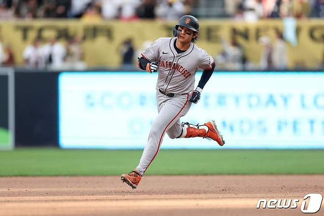 이정후가 31일 샌디에이고전에서 MLB 데뷔 첫 홈런을 날렸다. ⓒ AFP=뉴스1