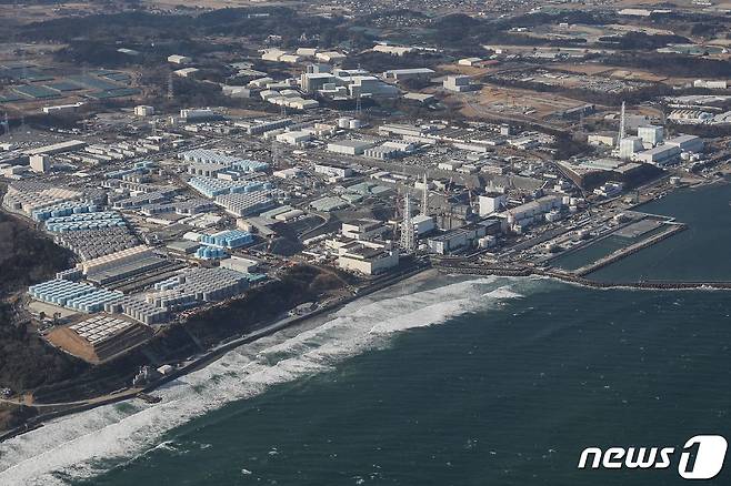 일본 후쿠시마현에 위치한 도쿄전력의 제1 원자력발전소와 오염수가 방류되고 있는 연안의 모습. 2023.08.23/ ⓒ AFP=뉴스1 ⓒ News1 권진영 기자