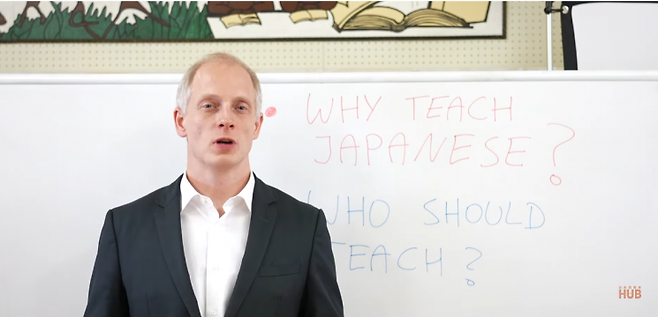 일본에서 일본어학원 '아키타 이나카 스쿨'을 운영하고 있는 호주인 도미닉 코식 CEO가 외국인 강사의 일본어 교육에 대해 설명하고 있다.(사진출처=일본어교육HUB 유튜브 채널)