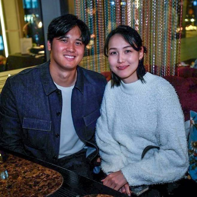 오타니 쇼헤이와 아내 다나카 마미코. /LA다저스 전속 사진사 존 수후 인스타그램