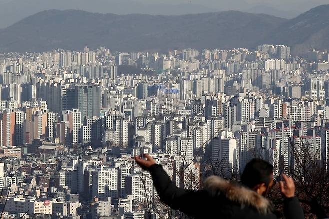 서울 남산에서 바라본 아파트 단지 모습. 사진=뉴스1