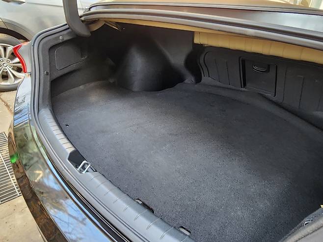 LPG업계가 현재 시범사업을 진행하고 있는 K5 LPG 하이브리드 트렁크. 김성우 기자