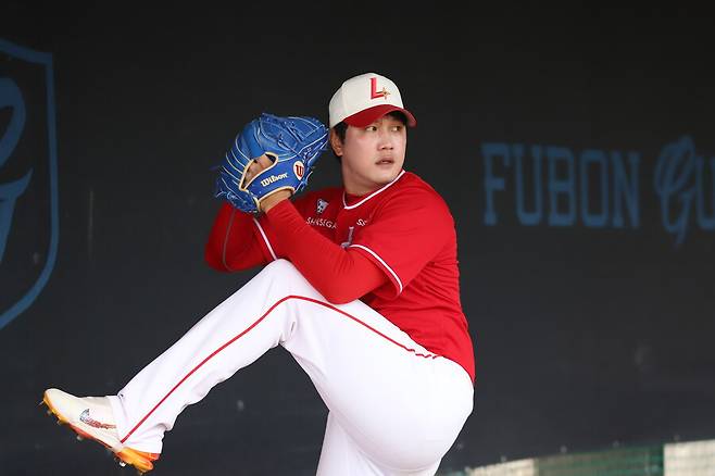 ▲ 지난 시즌 뒤 팔꿈치 뼛조각 제거 수술을 받은 서진용은 2군에서 컨디션을 끌어올리는 단계에 있다 ⓒSSG랜더스