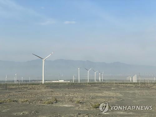 중국 신장자치구 우루무치 인근의 풍력발전단지 [촬영 차대운]