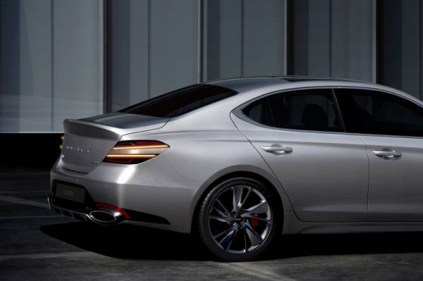 ▲무광(無光) 컬러는 고성능을 상징한다. 광택이 없을 뿐, 도색 공정은 더 복잡하고 비용마저 많이 든다.  (출처 제네시스미디어)