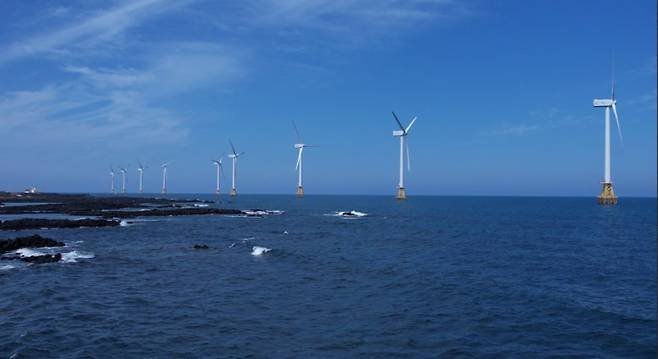 날씨가 맑을 때 탐라해상풍력 전경. 남동발전 제공.