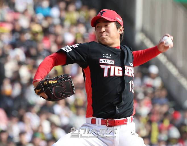 31일 오후 서울 잠실야구장에서 열린 KIA와 두산 경기. KIA 선발 윤영철이 역투하고있다. 잠실=정시종 기자 capa@edaily.co.kr