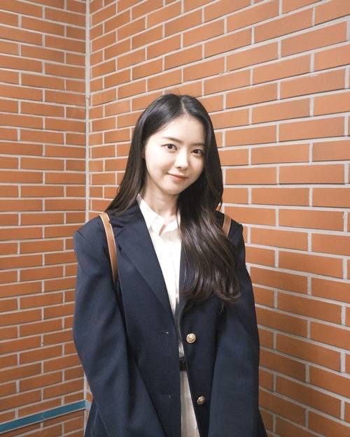 존재 자체만으로도 매력적인 임나영의 지극히 사소하면서도 소소한 부분들을 살펴보았다. / 사진 = 마스크스튜디오
