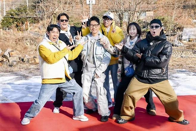 왼쪽부터 양세찬 김종국 지석진 유재석 송지효 하하 (사진=런닝맨 공식 소셜미디어)