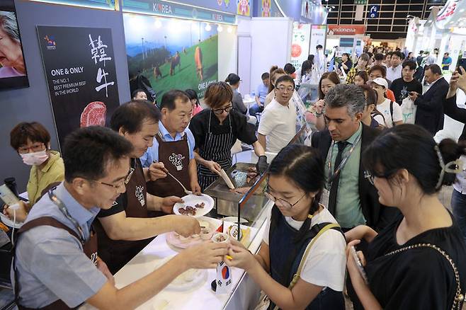 [세종=뉴시스] 홍콩 한우 홍보관 운영. (사진=한우협회 제공) *재판매 및 DB 금지