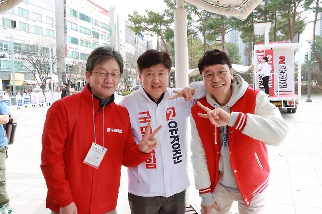 지난달 30일 경기도 화성시 반월동 동탄 센트럴파크에서 유경준 후보가 유승민 전 의원, 김웅 의원 등과 함께 거리 유세를 하고 있다. 국민의힘 유경준 후보 제공