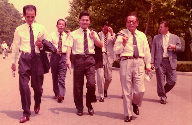 제면기 도입을 위해 일본을 방문했을 때의 사진. (앞줄 맨 왼쪽 명성식품 오쿠이 사장, 앞줄 맨 오른쪽 삼양식품 전중윤 명예회장)./삼양식품