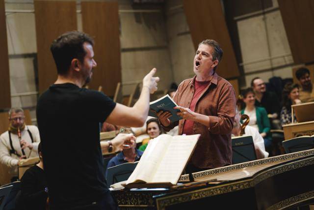 필리프 자루스키가 '마태 수난곡'에서 부를 여러 아리아 중 가장 유명한 곡은 '주여, 불쌍히 여기소서'다. 그는 "이 아리아의 연습을 6개월 이상 집중적으로 하고 있다"고 밝혔다. ⓒValentin_Behringer