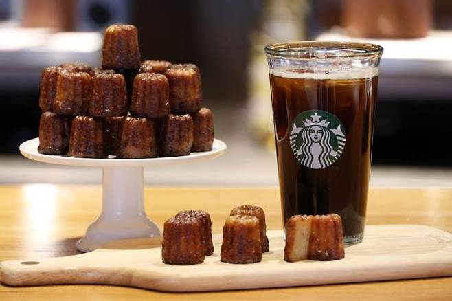 쁘띠 까눌레. 스타벅스