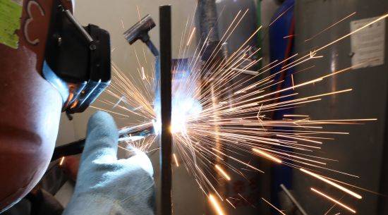 2018년 4월 4일 오후 세종시 부강면 세종하이텍고등학교에 열린 2018 세종시 기능경기대회 용접부문에서 참가자들이 그동안 갈고 닦은 기술을 선보이고 있다. 뉴시스