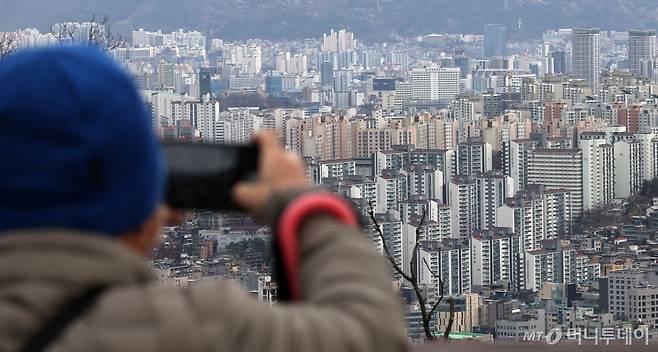 [서울=뉴시스] 홍효식 기자 = 지난달 25일 서울 중구 남산에서 바라본 도심 아파트 모습. 2024.03.25. yesphoto@newsis.com /사진=홍효식