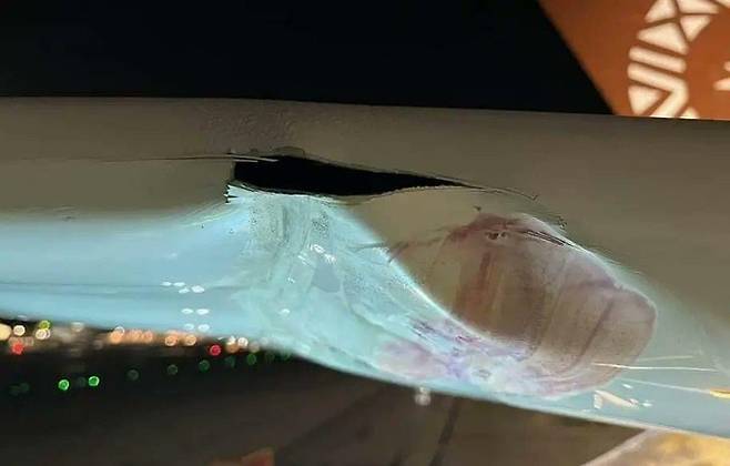 아시아나 항공 A380편과 충돌한 피지(Fiji)항공 A350의 파손 부분. 아시아나 항공기는 오른쪽 윙팁(날개 끝) 부분이 파손됐다.&nbsp;피지(Fiji)타임즈 제공