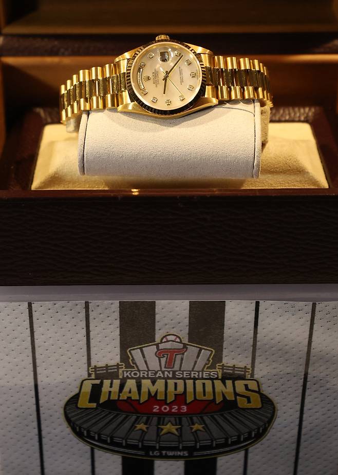 프로야구 LG가 우승 당시 전시해뒀던 롤렉스