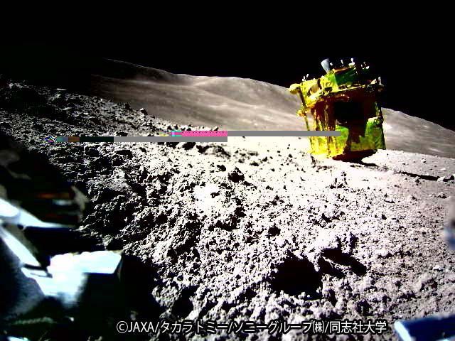 일본우주항공연구개발기구(JAXA)가 쏘아올린 달 착륙선 슬림(SLIM)이 당초 목표 착륙지점에서 동쪽으로 약 55m 떨어진 달 표면에 연착륙하는 데 성공했다. 지난 1월20일 슬림이 달 표면에 착륙한 모습. [사진=EPA-JAXA/연합뉴스]
