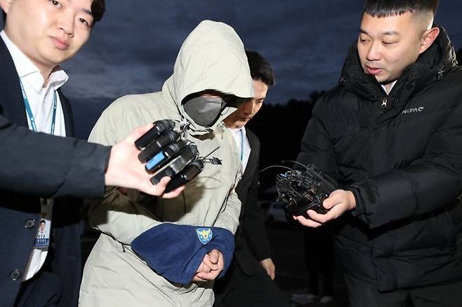 고개 숙인 '46억 횡령' 건보공단 팀장ⓒ