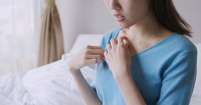 새 옷을 빨지 않고 그대로 입으면 각종 피부 질환이 생길 수 있다./사진=클립아트코리아