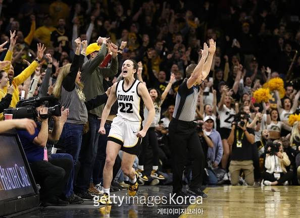 2월 15일 미시간대학과의 경기에서 NCAA 여자농구 역대 최다 득점 기록을 새로 쓴 클라크.&nbsp; &nbsp; &nbsp;사진=게티이미지&nbsp;