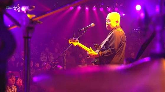 '한국 록의 대부' 신중현은 2006년 방송 활동 은퇴 무대를 '공감'에서 가졌다. 사진 EBS '스페이스 공감'