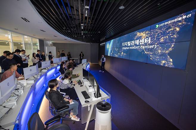 경기 성남시 HD현대 GRC에 있는 HD현대마린솔루션 디지털관제센터 모습. HD현대마린솔루션 제공